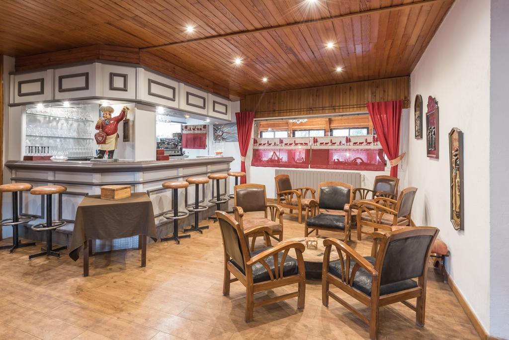 Hotel L'Ecureuil Орон Экстерьер фото