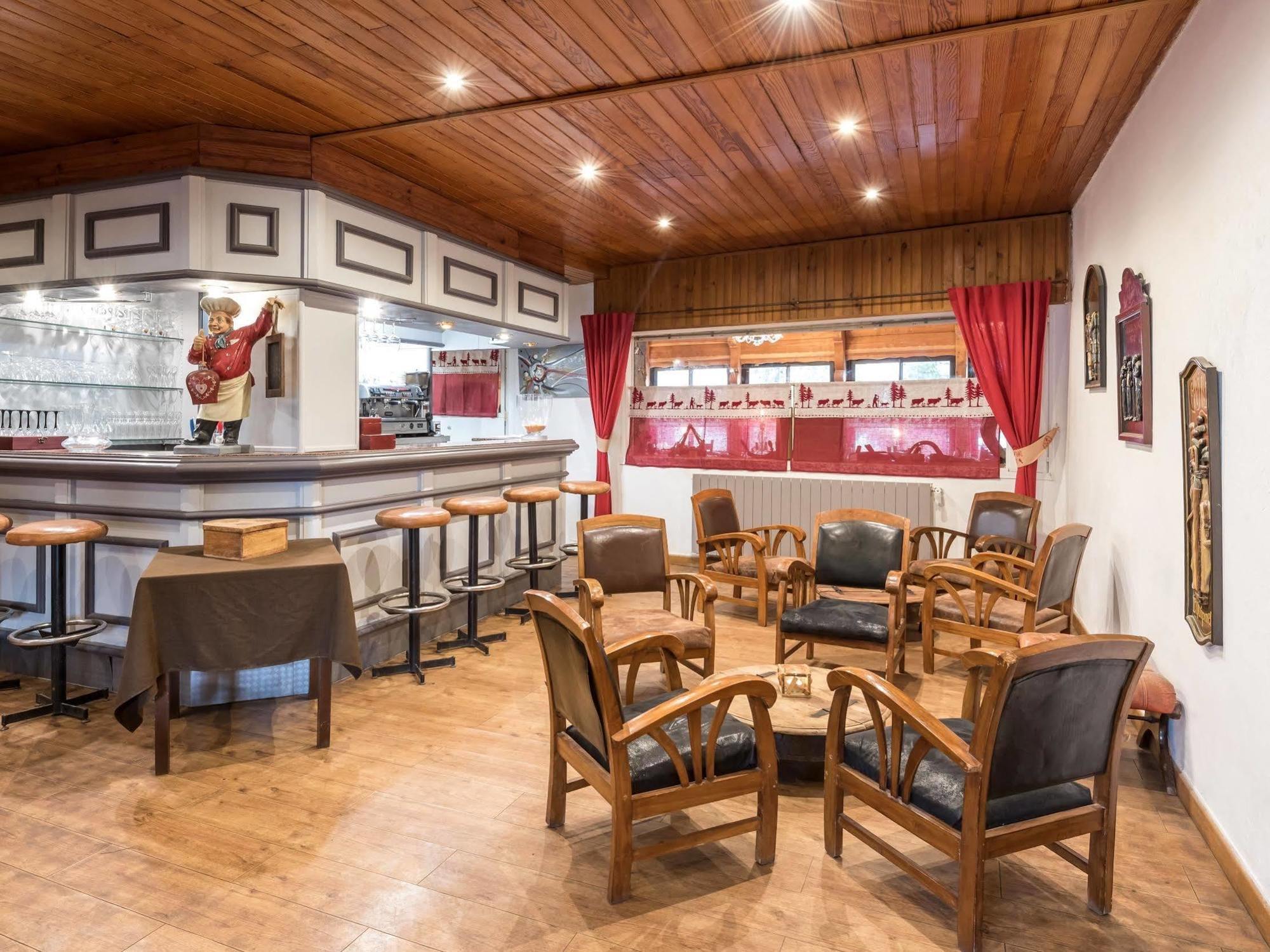 Hotel L'Ecureuil Орон Экстерьер фото